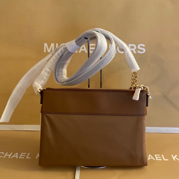 selling my sling mk bag - Picture 2 of 2